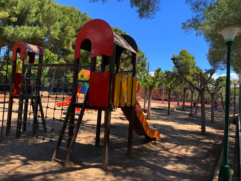 Campinf-Bara-childrens-play-area