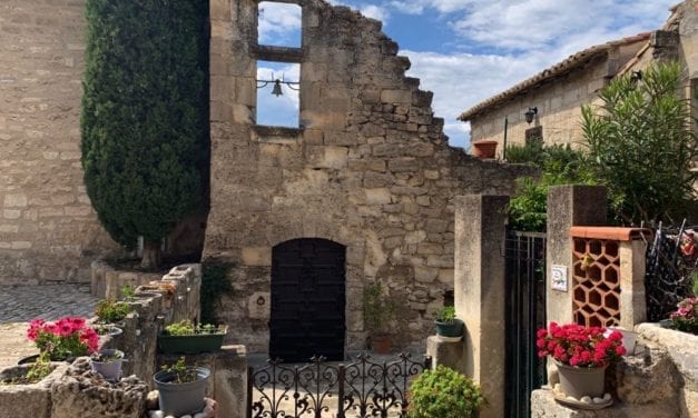 Explore Les-Baux-de-Provence – Beautiful hilltop village