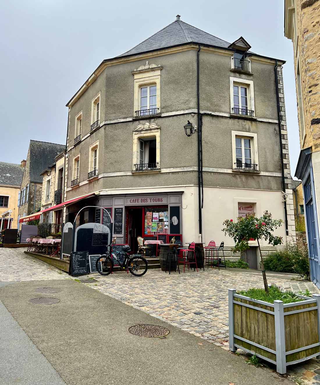 Cafe-Des-Tours Sainte-Suzanne