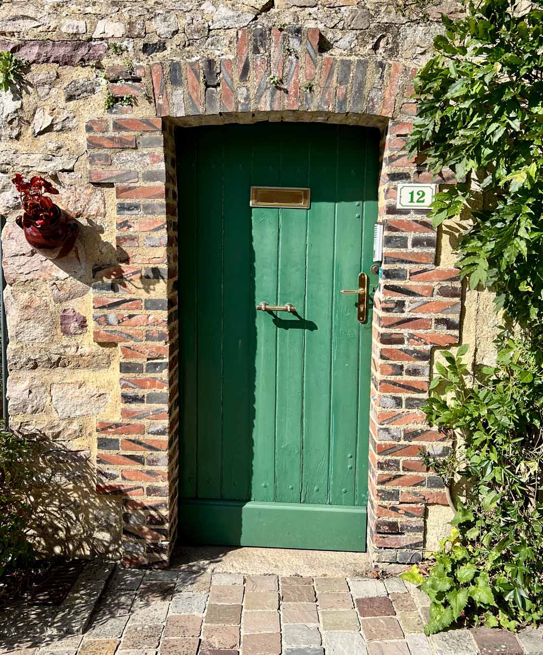 Sainte-Suzanne-green-Door