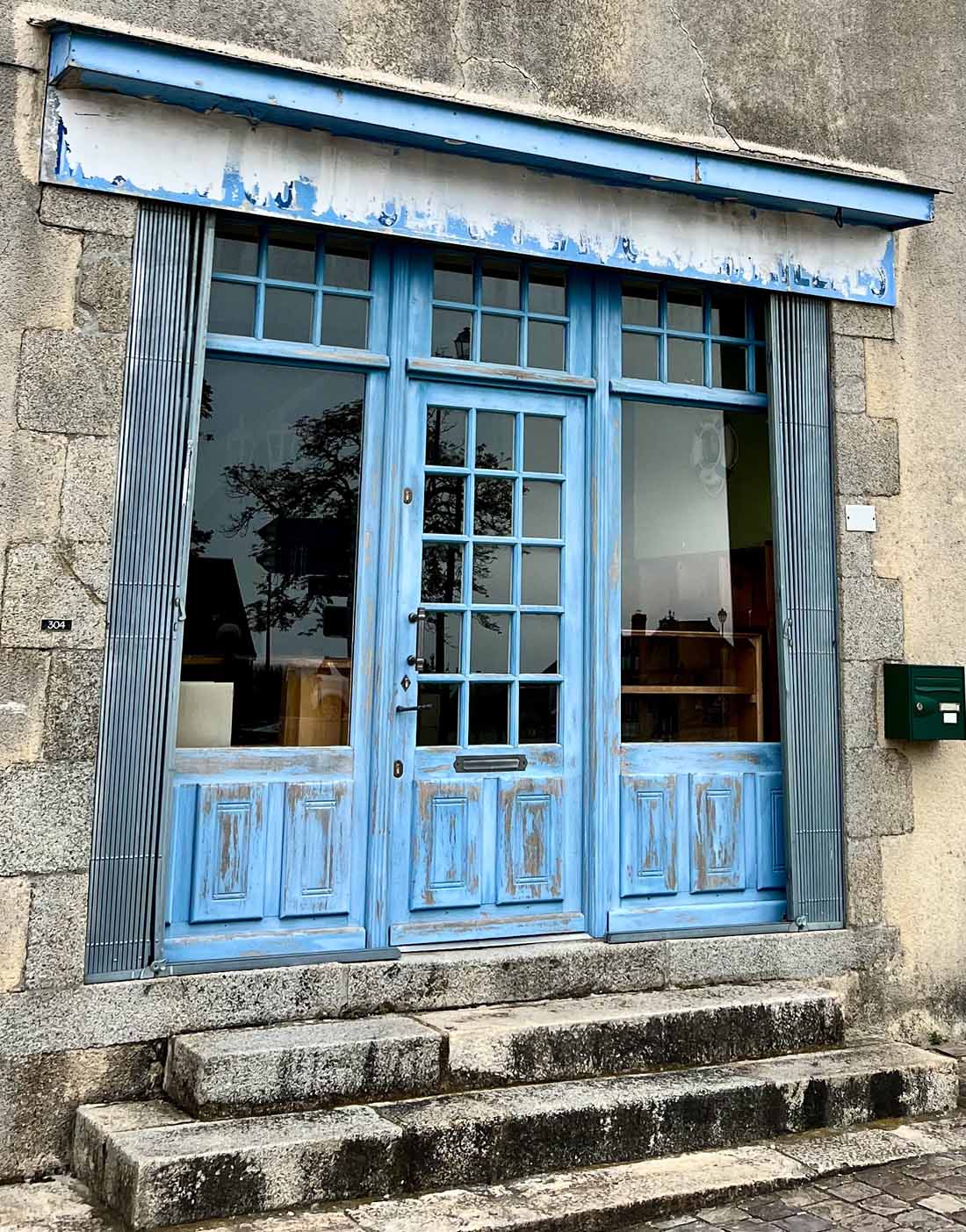Sainte-Suzanne-blue-door