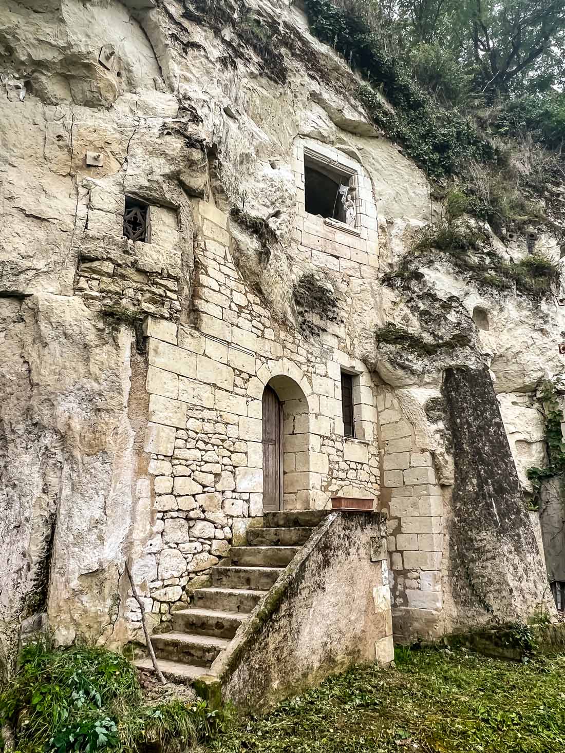 Troglodyte caves at Turquant12